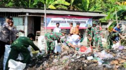 Bersama Warga, Satgas TMMD 120 Kodim Bojonegoro bersih-bersih Area Pasar Taji