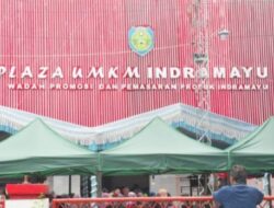 Dapat Sembako Murah, Warga Indramayu Senang